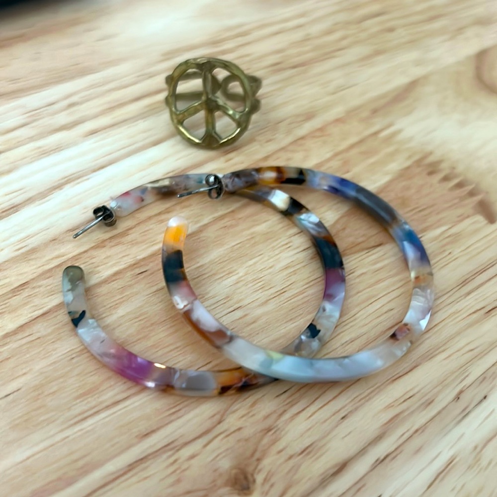 Multicolored earrings and Peace Sign ring